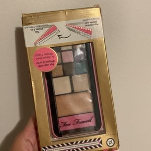Benefit Beauty Kits 5 Pieces with free eyeshadow palette from too faced😍